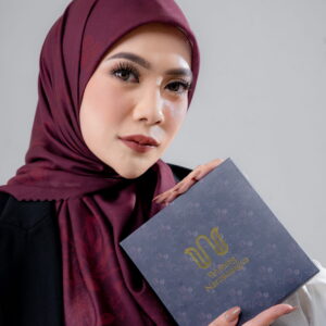 Larasmaya Maroon
