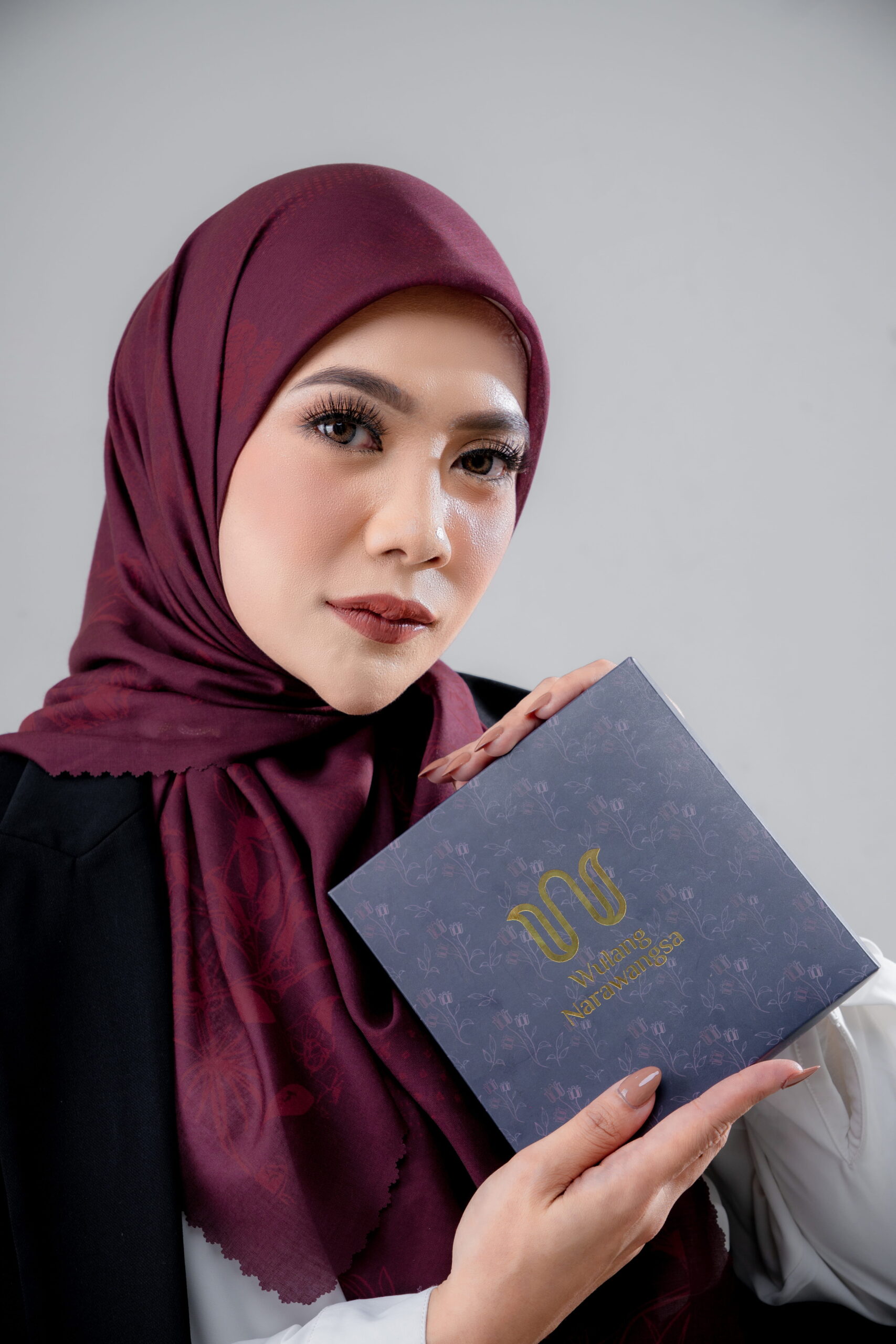 Larasmaya Maroon